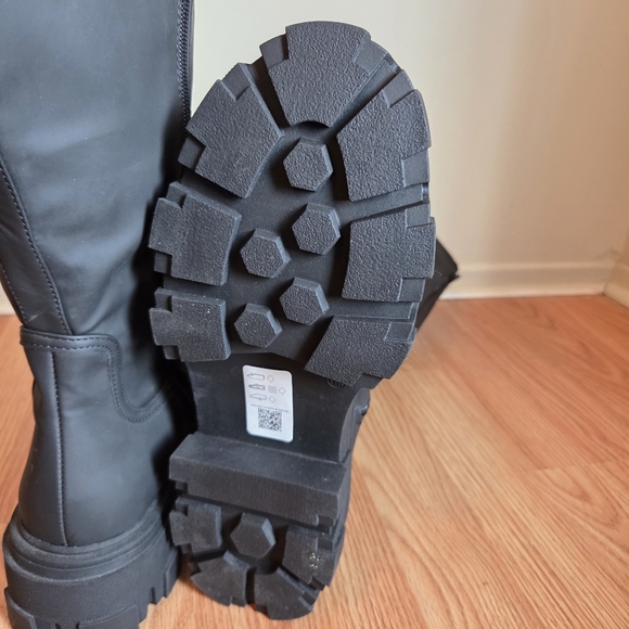 ASOS DESIGN Wide Curve Fit Carla Chunky Knee Waterproof Boots in Black Size 10W - Picture 12 of 16